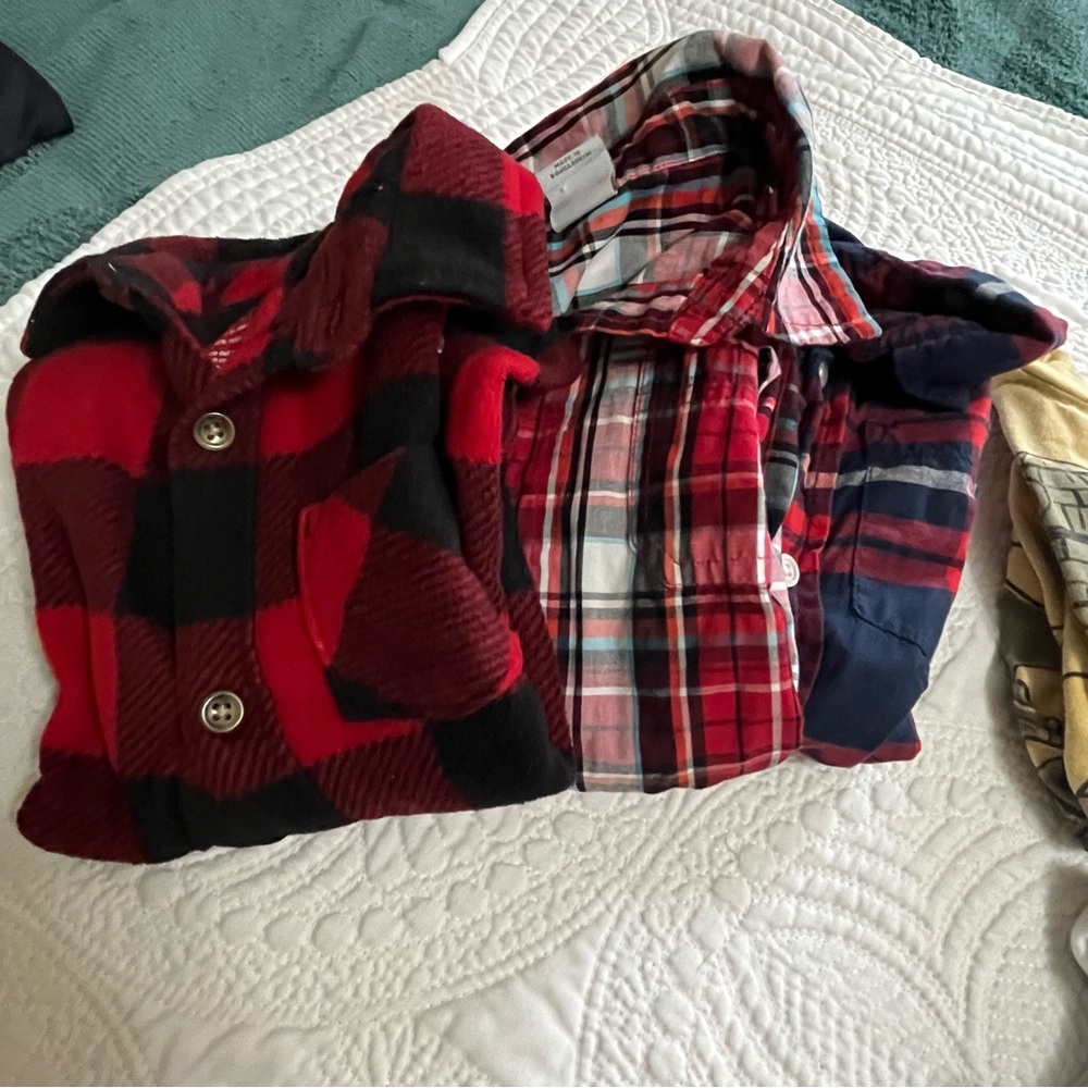 Boys 4T - 4/5 Lot Clothes Bundle Shirts Pants Shorts Pajamas Button Up Play - Picture 7 of 9